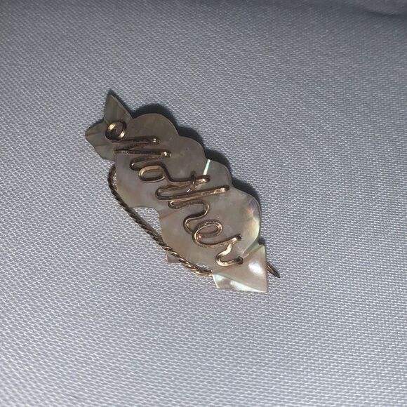 Vintage Mid Century Mother Of Pearl Gold Brooch - Picture 3 of 7